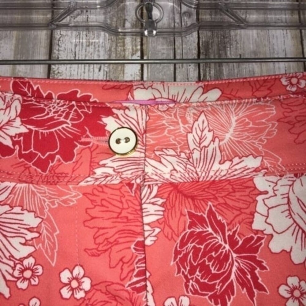 Isaac Mizrahi Peony Floral Midi Shorts Size 8 - Picture 4 of 7